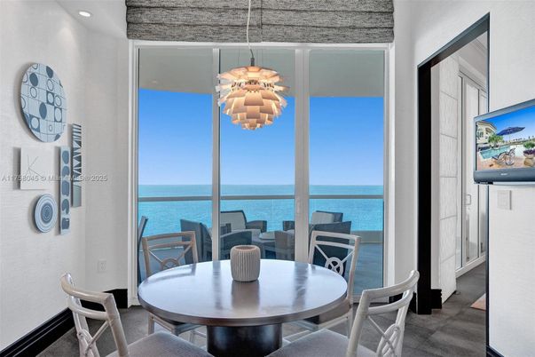 Dining room, Interior, Pendant Lights, Recessed Lighting, Water