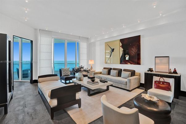 Interior, Living room, Recessed Lighting, Water