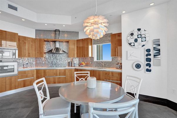 Dining room, Interior, Kitchen, Pendant Lights, Recessed Lighting, Stainless Steel Appliances