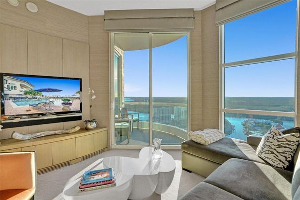 Interior, Living room, Water