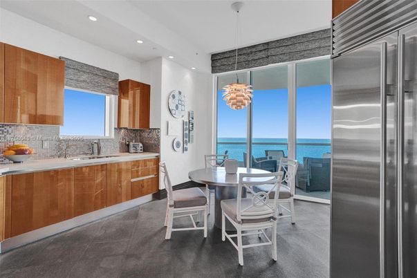 Dining room, Interior, Kitchen, Pendant Lights, Recessed Lighting, Stainless Steel Appliances, Water