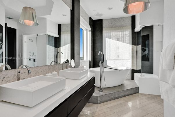 Bathroom, Dual Sink Vanities, Free Standing Baths, Interior, Recessed Lighting
