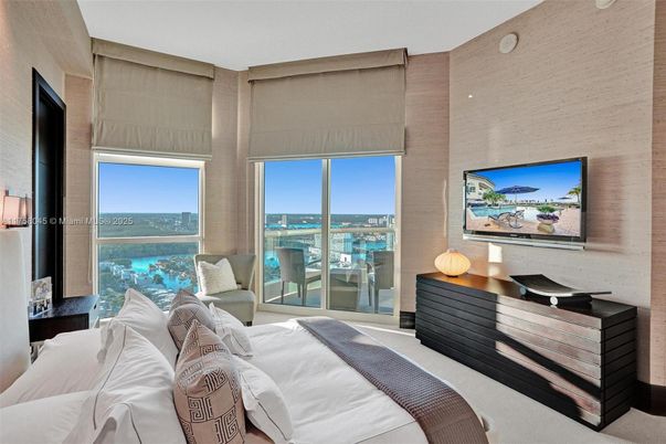 Bedroom, Interior, Recessed Lighting, Water
