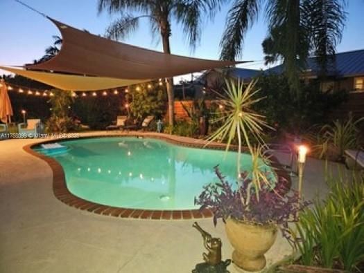 Exterior, Pool