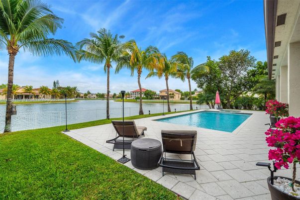 Exterior, Lake, Pool