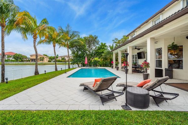 Exterior, Pool, Water