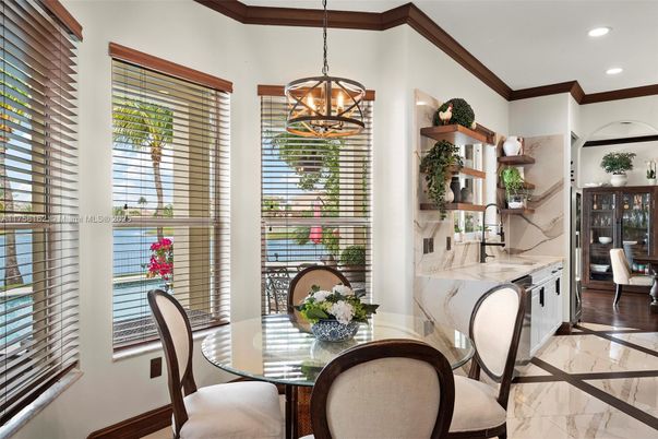 Dining room, Interior, Pendant Lights, Recessed Lighting