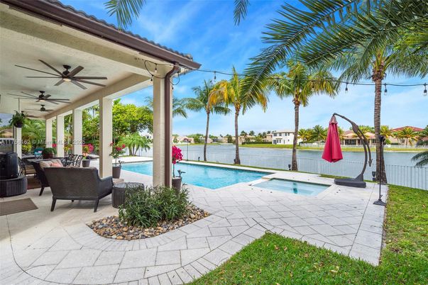 Exterior, Pool, Water