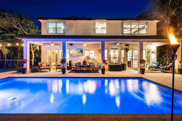 Exterior, Pool