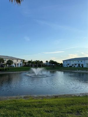 Exterior, Lake