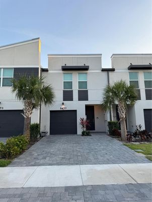 Attached, Exterior, Facade, Modern