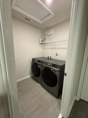 Interior, Washer, Wood Texture Flooring
