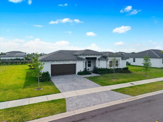 Attached, Exterior, Facade, Ranch