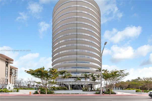 Exterior, Facade, Condo Building