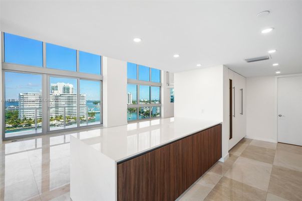 Empty room, Interior, Kitchen, Recessed Lighting, Water