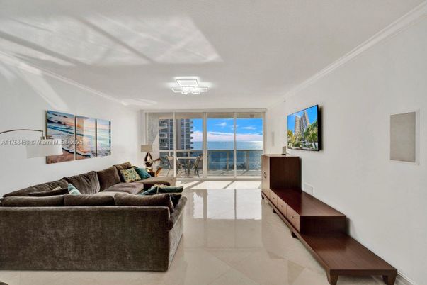 Interior, Living room, Water