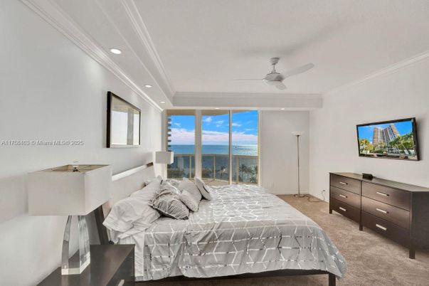 Bedroom, Interior, Recessed Lighting, Water