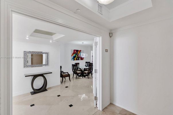 Dining room, Interior, Pendant Lights, Recessed Lighting