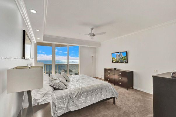 Bedroom, Interior, Recessed Lighting, Water