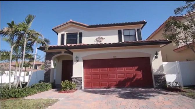 Attached, Exterior, Facade, Mediterranean
