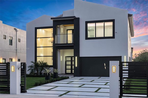 Attached, Exterior, Facade, Modern
