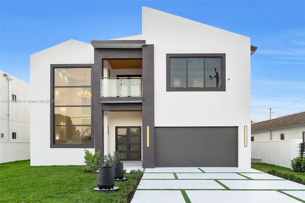 Attached, Exterior, Facade, Modern