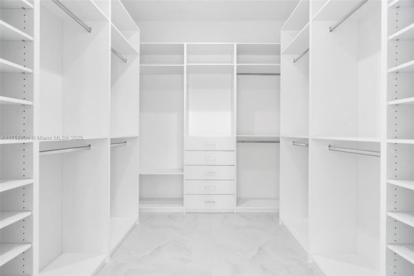 Empty room, Interior, Marble, Recessed Lighting