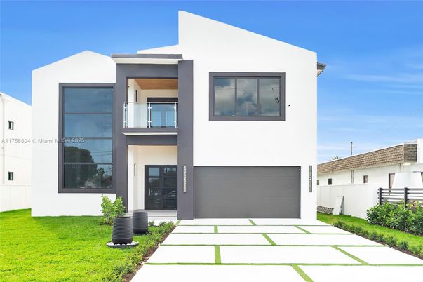 Attached, Exterior, Facade, Modern
