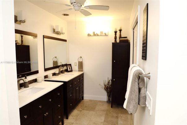 Bathroom, Dual Sink Vanities, Interior