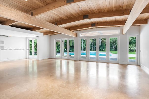 Empty room, Interior, Wooden Beams, Wooden Ceilings