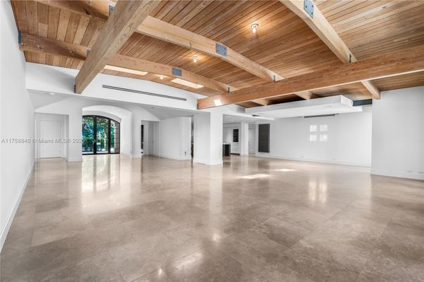 Empty room, Interior, Wooden Beams, Wooden Ceilings