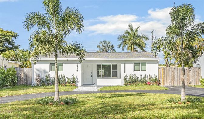 Exterior, Facade, Ranch