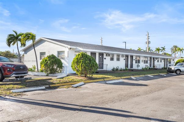 Exterior, Facade, Ranch