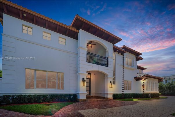 Exterior, Facade, Spanish Mediterranean