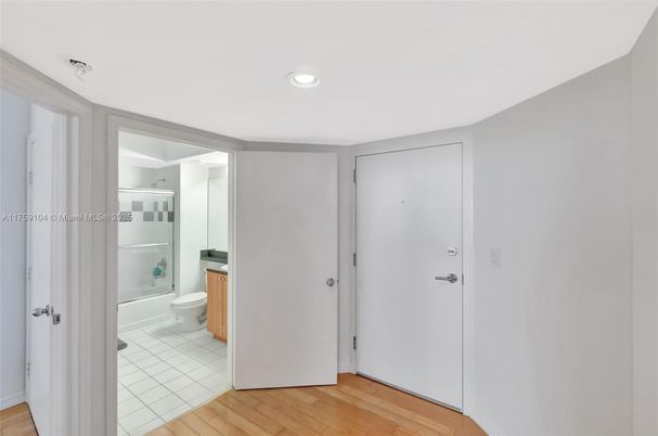 Bathroom, Interior, Recessed Lighting, Wood Texture Flooring