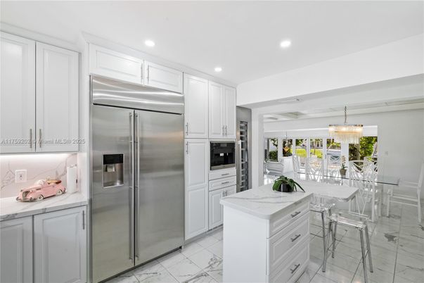 Chandelier, Dining room, Interior, Kitchen, Marble, Recessed Lighting, Stainless Steel Appliances