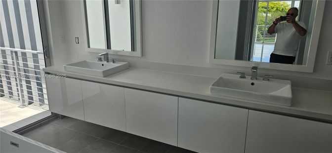 Bathroom, Dual Sink Vanities, Interior