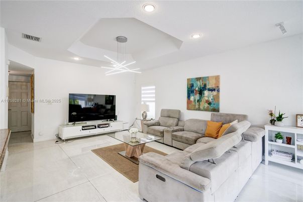 Interior, Living room, Pendant Lights, Recessed Lighting
