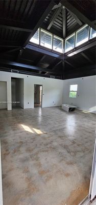 Empty room, Interior, Wooden Beams