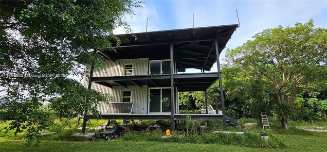 Exterior, Facade, None