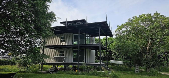 Backyard, Exterior, Facade, Modern