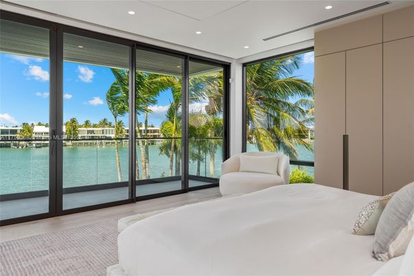 Bedroom, Interior, Recessed Lighting, Water