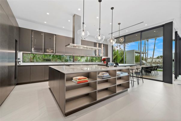 Dining room, Interior, Kitchen, Pendant Lights, Recessed Lighting, Stainless Steel Appliances