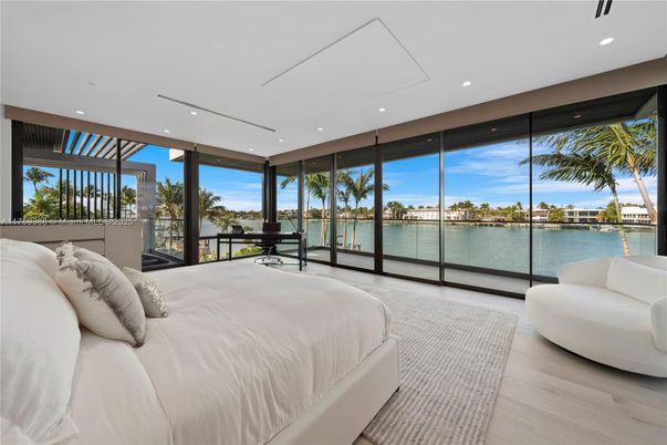 Bedroom, Interior, Recessed Lighting, Water, Wood Texture Flooring