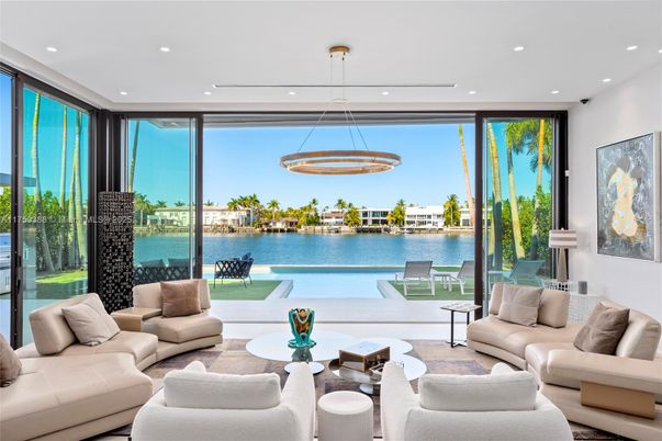 Interior, Living room, Pendant Lights, Recessed Lighting, Water