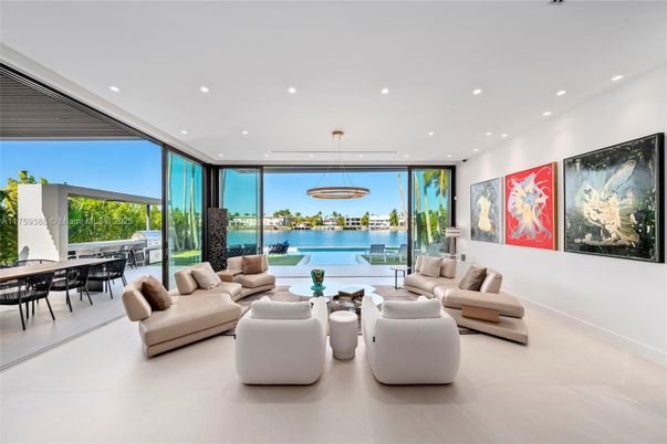 Dining room, Interior, Living room, Pendant Lights, Recessed Lighting, Water