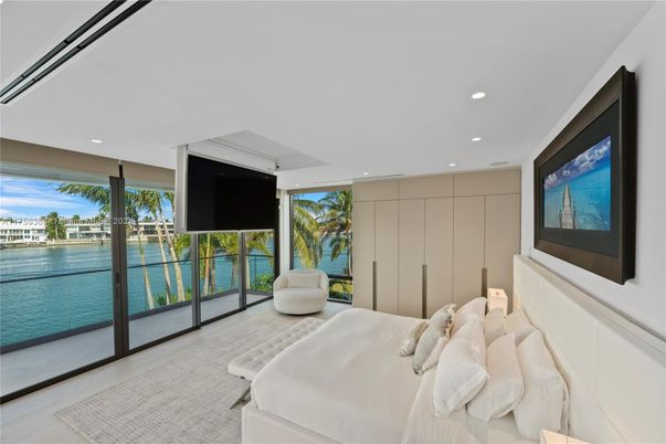 Bedroom, Interior, Recessed Lighting, Water