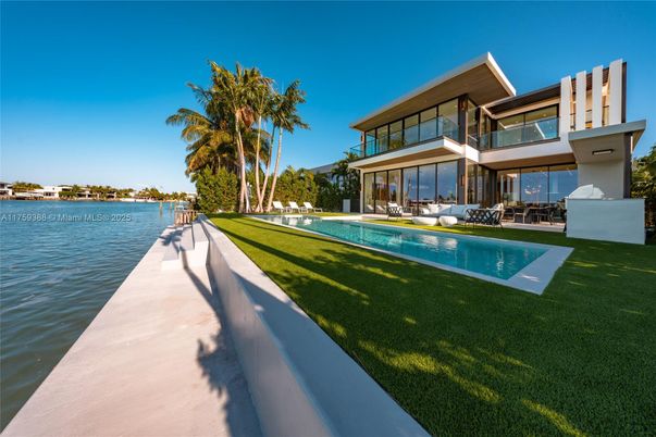 Exterior, Pool, Water