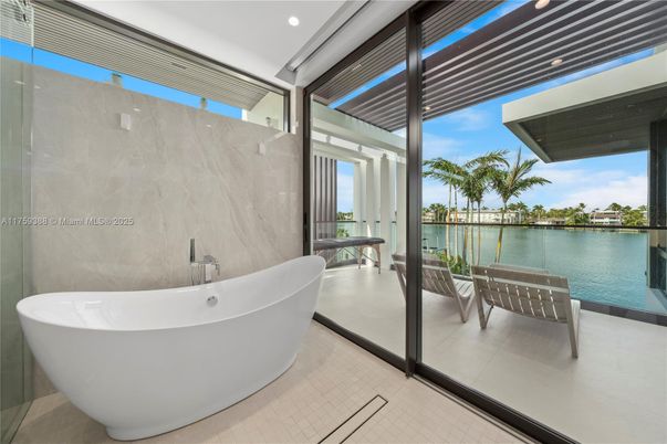 Bathroom, Free Standing Baths, Interior, Marble Walls, Recessed Lighting, Water