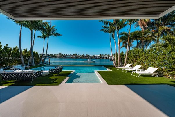 Exterior, Pool, Water